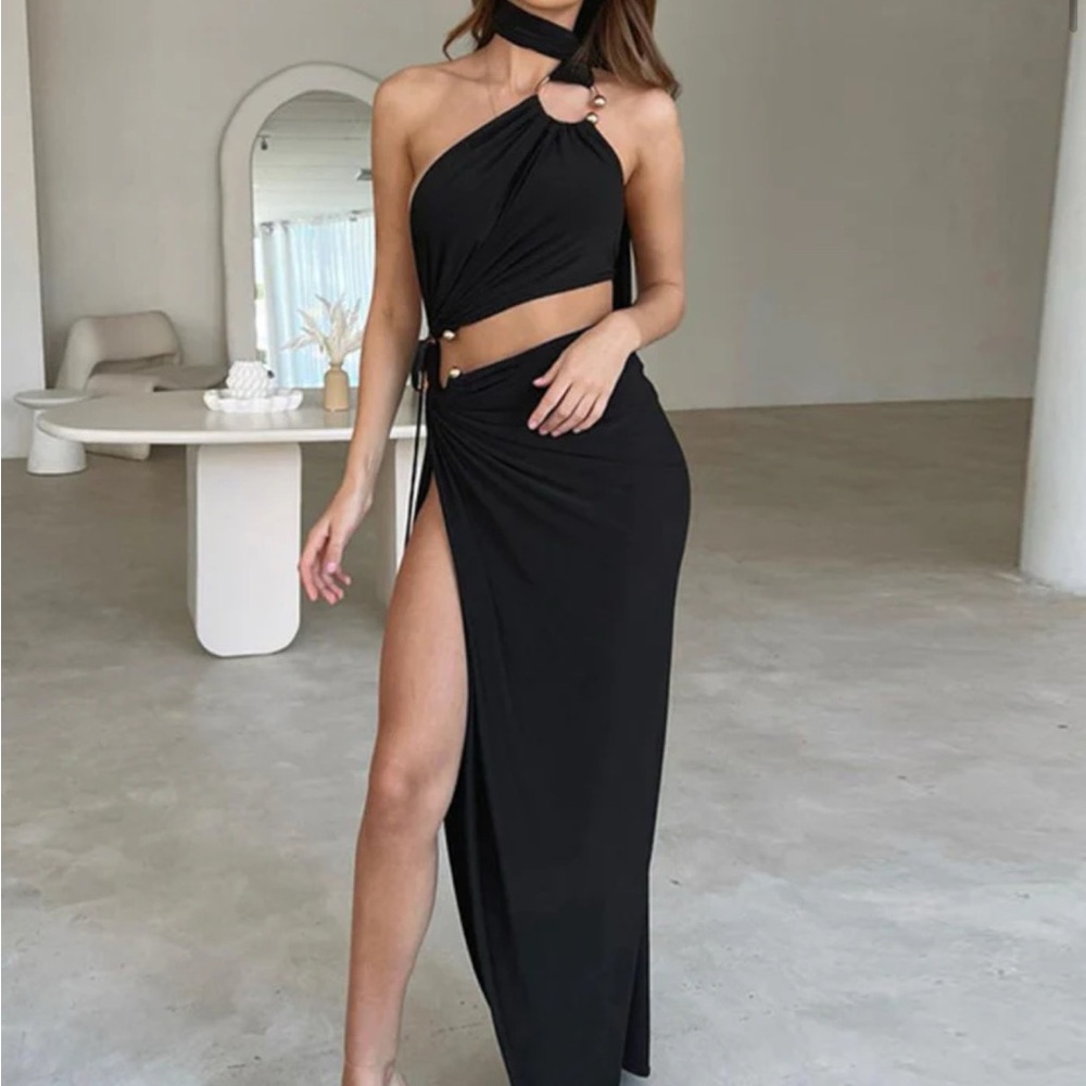 Elegant Black Halter Maxi Dress
